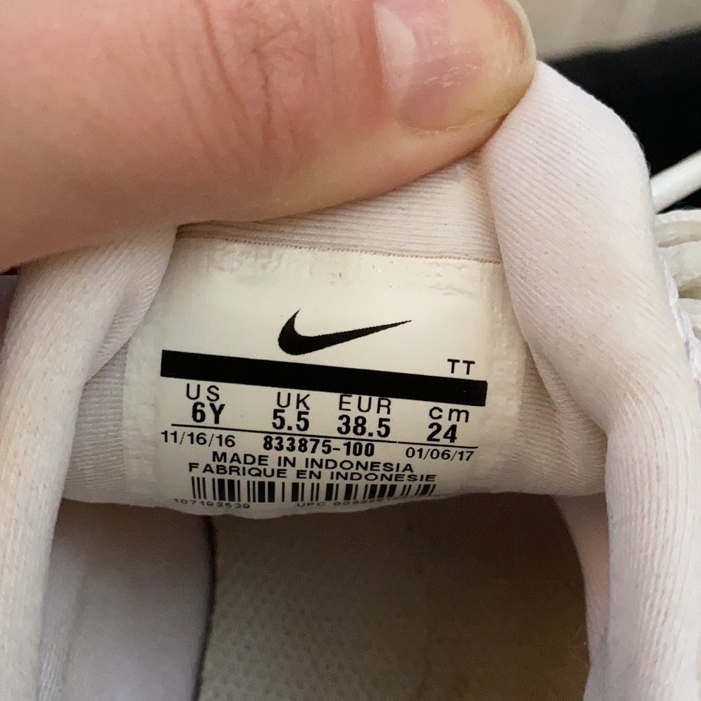 Nike sneakers - Picture 6 of 6